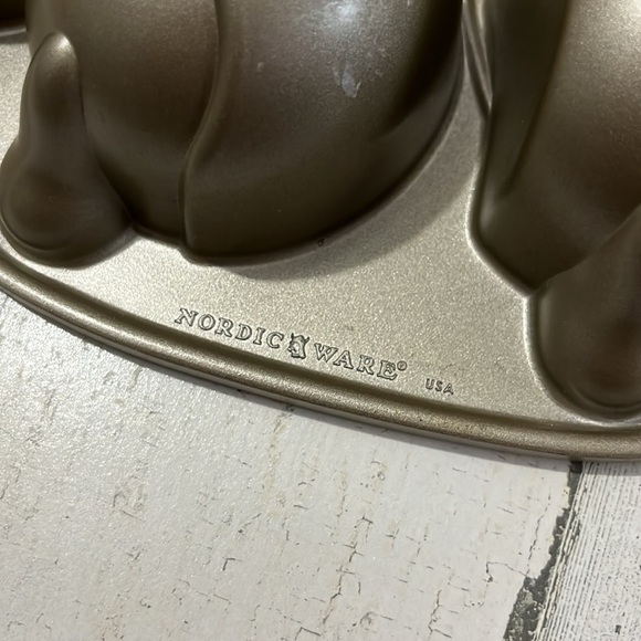 Williams-Sonoma Kids Caterpillar Cakelet Pan - Picture 6 of 9